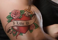 i love it tattoo oberarm